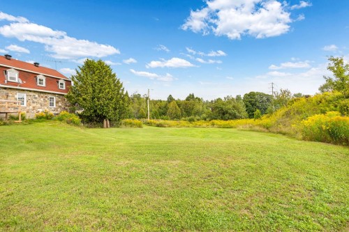 Courtyard - 40 Ch. De Kilkenny, Saint-Hippolyte, QC 