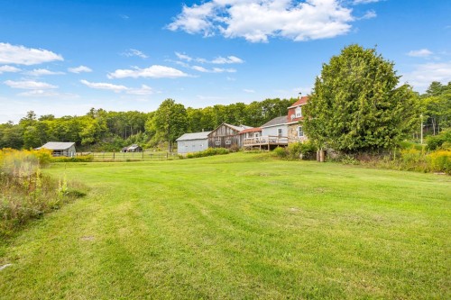 Courtyard - 40 Ch. De Kilkenny, Saint-Hippolyte, QC 
