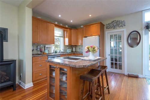 2445 Amelia Ave, Sidney, BC 