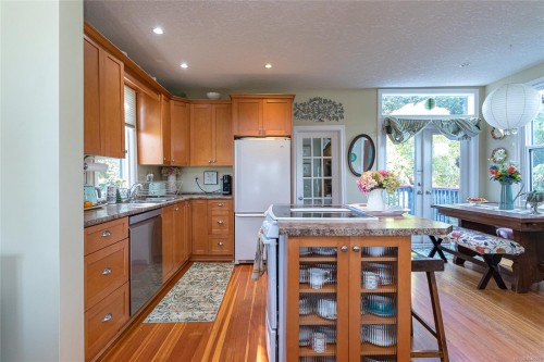 2445 Amelia Ave, Sidney, BC 