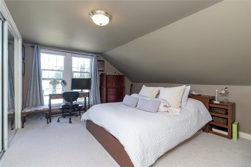 2445 Amelia Ave, Sidney, BC 
