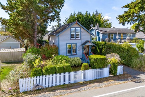 2445 Amelia Ave, Sidney, BC 