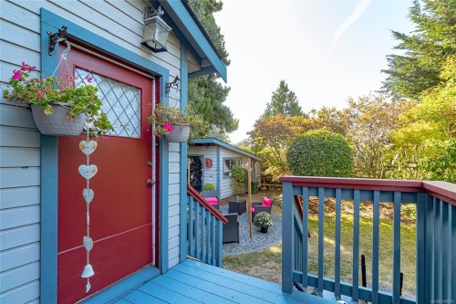 2445 Amelia Ave, Sidney, BC 
