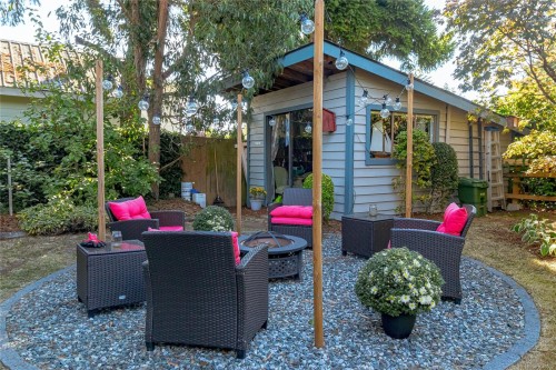 2445 Amelia Ave, Sidney, BC 