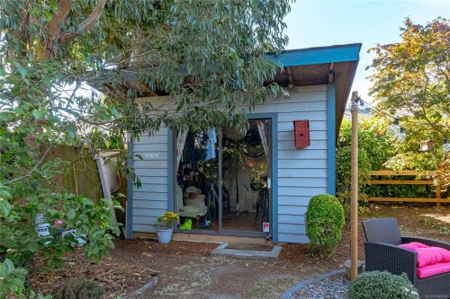 2445 Amelia Ave, Sidney, BC 