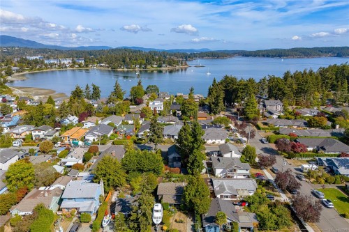 2445 Amelia Ave, Sidney, BC 