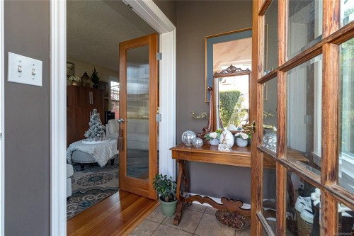 2445 Amelia Ave, Sidney, BC 
