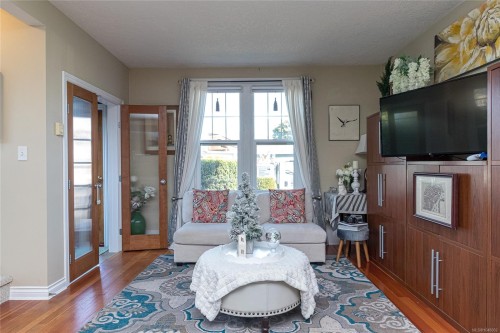 2445 Amelia Ave, Sidney, BC 