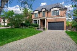 28 CARNWATH CRESCENT Toronto, ON M2P 1J5
