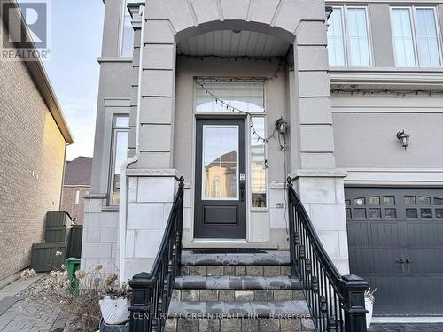 UPPER - 43 BLACK DIAMOND CRESCENT , Brampton, Ontario L6X 1A2 3