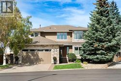 28 Edgepark Mews NW  Calgary, AB T3A 4G3