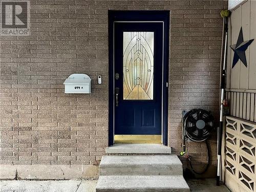 UPPER - 694 NIAGARA STREET , St. Catharines, Ontario L2M 3R9 2
