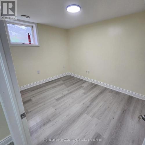 491 SALISBURY STREET , London East, Ontario N5Y 3B4 4