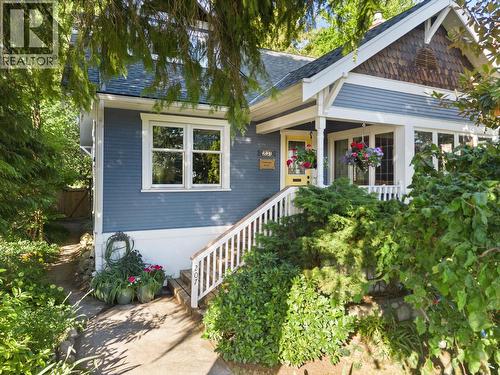 207 EIGHTH STREET  New Westminster, BC V3M 3P8