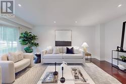 158 WALTON DRIVE Aurora, ON L4G 3R8
