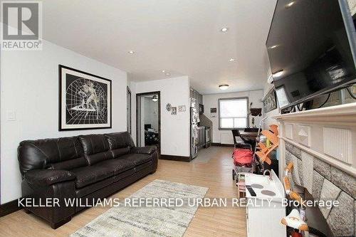 MAIN - 2286 DUFFERIN STREET , Toronto, Ontario M6E 3S3 2
