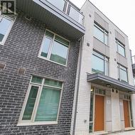 94 - 15 APPLEWOOD LANE  Toronto, ON M9C 0C1