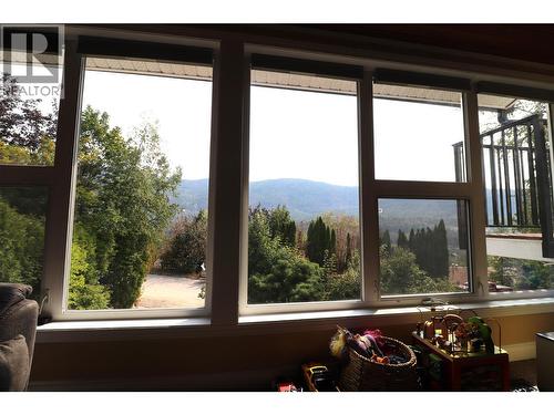 3702 9Th Avenue, Castlegar, BC 