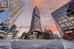 2002 - 8 EGLINTON AVENUE E Toronto, ON M4P 0C1