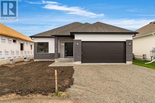 29 HAROLD AVENUE  Severn, ON L0K 1E0