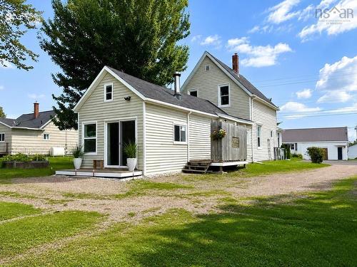 22 Chamberlain Street, Amherst, NS 