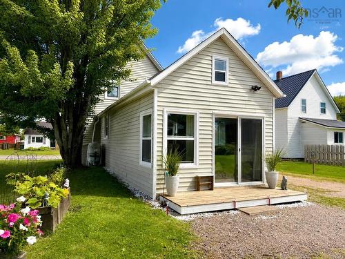 22 Chamberlain Street, Amherst, NS 