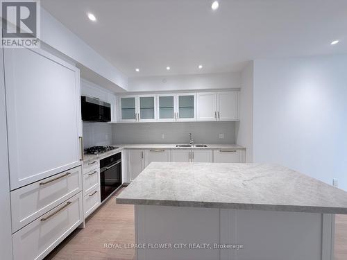 301 - 505 GLENCAIRN AVENUE , Toronto, Ontario M6B 0B2 4