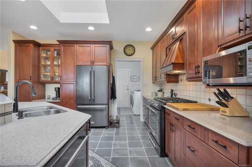 599 Hillcrest Ave, Ladysmith, BC 