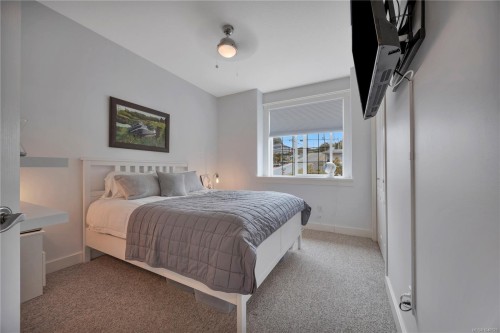599 Hillcrest Ave, Ladysmith, BC 