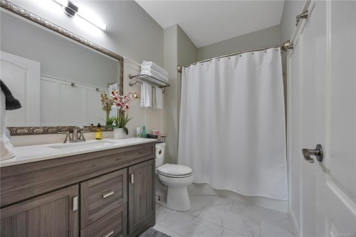 599 Hillcrest Ave, Ladysmith, BC 