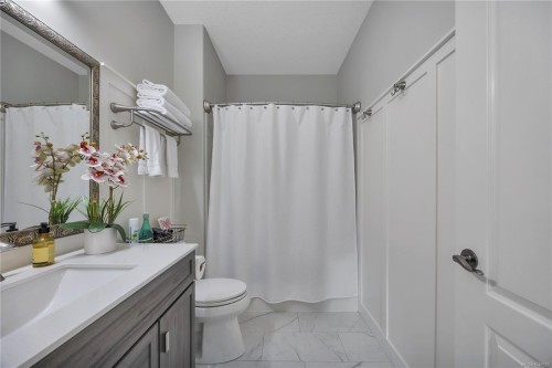 599 Hillcrest Ave, Ladysmith, BC 