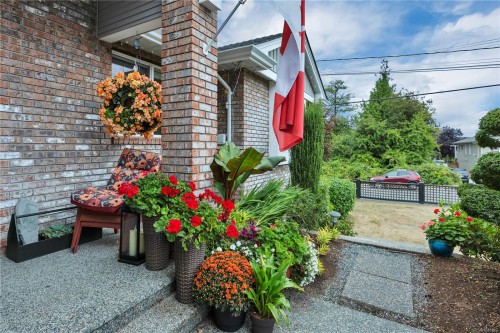 599 Hillcrest Ave, Ladysmith, BC 
