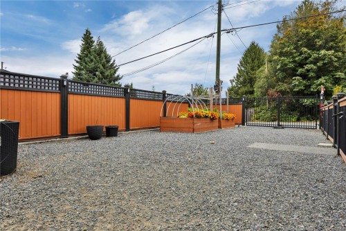 599 Hillcrest Ave, Ladysmith, BC 