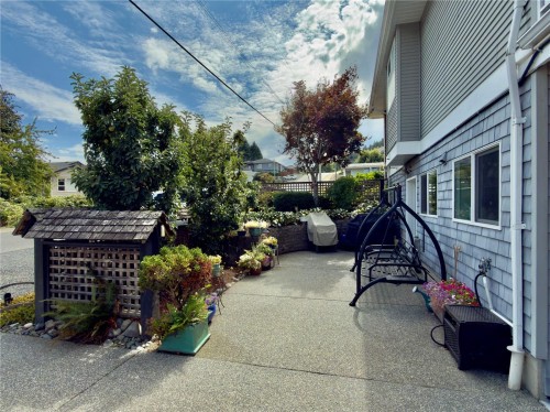 599 Hillcrest Ave, Ladysmith, BC 