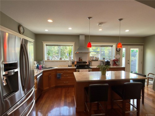 599 Hillcrest Ave, Ladysmith, BC 