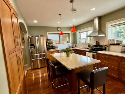 599 Hillcrest Ave, Ladysmith, BC 