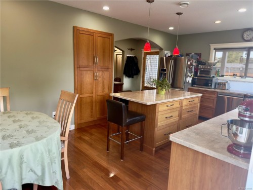 599 Hillcrest Ave, Ladysmith, BC 