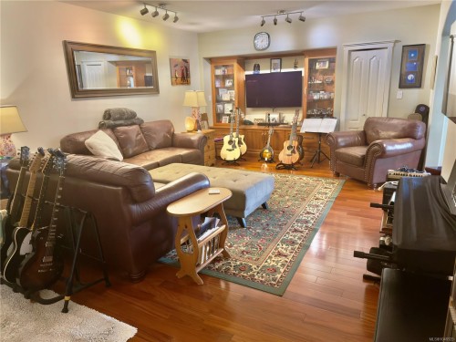 599 Hillcrest Ave, Ladysmith, BC 
