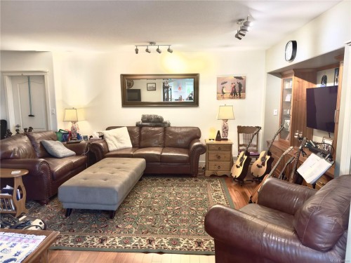 599 Hillcrest Ave, Ladysmith, BC 