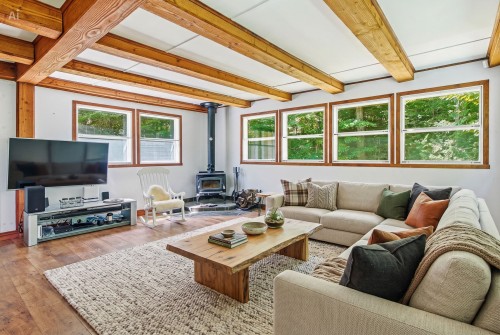 Salon - 1606 Ch. Bunn, Saint-Sauveur, QC 