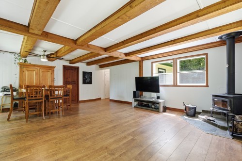 Salon - 1606 Ch. Bunn, Saint-Sauveur, QC 