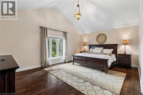 Vaulted ceiling with elegant chandelier - 1541 Garnet Avenue, Mississauga, ON 