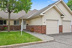 18 DAPHNE CRESCENT  Ottawa, ON K2S 1Y1