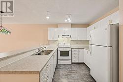 Lots of pantry space - 