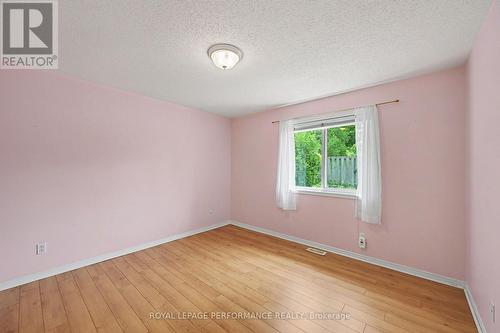 Backing on greenspace - 18 Daphne Crescent, Ottawa, ON 
