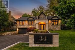 34 JERSEYVILLE ROAD E Hamilton, ON L9G 1K1