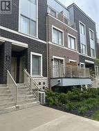 32 - 21 HONEYCRISP CRESCENT  Vaughan, ON L4K 0N6