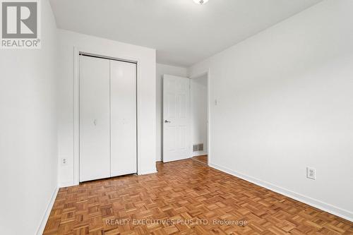 1037 Stainton Drive, Mississauga, ON 
