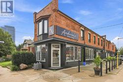 1438A DUFFERIN STREET  Toronto, ON M6H 3L1