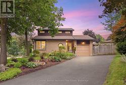 8 PICKWICK PLACE  Guelph (Willow West/Sugarbush/West Acres), ON N1H 7V8